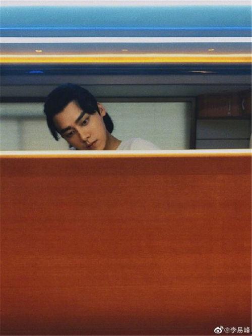 爆料李易峰感情最新动态,神秘女友曝光，恋情疑升温？  第2张